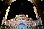 Moschee Yeni Camii bei Nacht