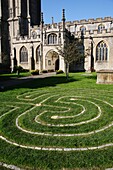 Labyrinth vor der Kirche St. John in Glastonbury Town