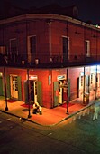 Bourbon Street bei Nacht, unscharfe Bewegung
