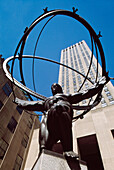 Niedriger Blickwinkel auf die Atlas-Statue und das Rockefeller Centre