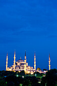 Türkei, Sultanahmet oder Blaue Moschee in der Abenddämmerung; Istanbul