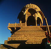 Vorderansicht der Treppe zum Hindu-Schrein Jaisalmer