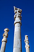 Säulen des Xerxes-Tores vor klarem Himmel