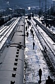 Tras-sibirischer Zug am Bahnhof, hoher Winkel