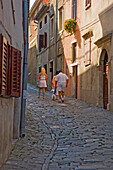 Straßenszene von Motovun, Istrien, Kroatien