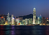 Skyline von Hongkong in der Abenddämmerung,China