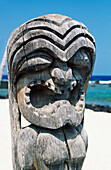 Geschnitzte Statue bei Puuhonua O Honaunau, Insel Hawaii, Hawaii, USA.