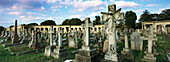 Grabsteine und Denkmäler auf dem Brompton-Friedhof, South Kensington, West London, England, Großbritannien