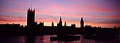 Silhouette des Palastes von Westminster, London, England, Großbritannien