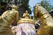 Buddha-Statue auf dem Phu Si-Hügel, Blickwinkel niedrig, Luang Prabang, Laos