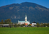 Ländliche Landschaft mit Kirche, Slowenien