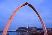 Walfischknochen-Bogen auf der westlichen Klippe, Whitby, North Yorkshire, Großbritannien