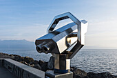 Beobachtungsdeck Fernglas mit Blick auf den Genfer See; Lausanne, Schweiz