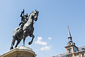 König Felipe Iii Statue auf der Plaza Mayor; Madrid, Spanien