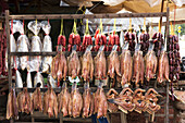 Fleisch in der Auslage für den Einzelhandel; Provinz Siem Reap, Kambodscha