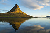 Kirkjufell, der meistfotografierte Berg in Island; Island