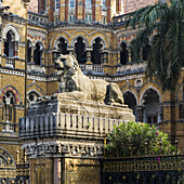Chhatrapati Shivaji Maharaj Terminus, früher bekannt als Victoria Terminus Station, in Mumbai, ist ein historischer Bahnhof und gehört zum UNESCO-Weltkulturerbe; Mumbai, Maharashtra, Indien