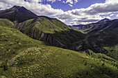 Die Berge der Tombstone Range im nördlichen Yukon, Dempster Highway; Yukon Territorium, Kanada