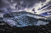 Blaues Eis an der Küste von Jokulsarlon, Südküste; Island.