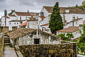 Häuser in der historischen Stadt Obidos; Obidos, Bezirk Leiria, Portugal.