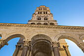 Glockenturm St. Domnius auf dem Peristyl des Diokletianpalastes; Split, Kroatien.
