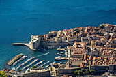 Blick auf die Festung des Heiligen Johannes und die Altstadt von Dubrovnik; Gespanschaft Dubrovnik-Neretva, Kroatien.