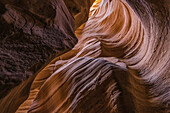 Slot Canyon bekannt als Canyon X, in der Nähe von Page; Arizona, Vereinigte Staaten von Amerika