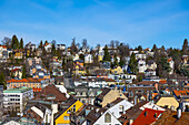 Buntes Stadtbild mit Häusern, Wohngebäuden und Dächern; St. Gallen, St. Gallen, Schweiz