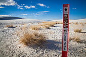 Beginn des Alkali Flat Trail, ein Wanderweg, White Sands National Monument; Alamogordo, New Mexico, Vereinigte Staaten von Amerika