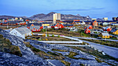Bunte Häuser in der Stadt Nuuk; Nuuk, Sermersooq, Grönland