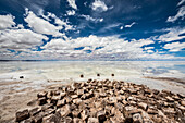 Salar de Uyuni, der größte Salzsee der Welt, während der Regenzeit (Dezember-Februar); Departamento Potosi, Bolivien