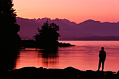 Broken Group Islands in der Abenddämmerung Pacific Rim National Park Britisch-Kolumbien, Kanada