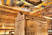 Sarkophag in der Grabkammer, Grab von Ramses IV, KV2, Tal der Könige, UNESCO-Welterbe; Luxor, Ägypten.