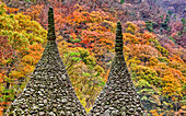 Steinpagoden am Tapsa-Tempel im Mainsan-Provinzpark im Herbst; Jeolla, Republik Korea.