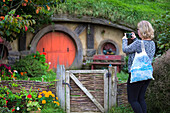 Der Touristenort Hobbiton auf der Nordinsel Neuseelands. Der Ort, an dem die Herr der Ringe"-Filme gedreht wurden; Hobbiton, Waikato, Neuseeland"