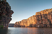 Sandsteinböschung entlang der Klippen des King George River in der Kimberley-Region; Westaustralien, Australien.