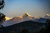Machhapuchhare Peak, der Fischschwanzberg aus dem Pokhara-Tal des Himalaya; Pokhara, Pokhara-Tal, Nepal.