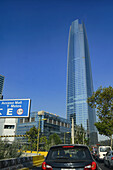 Costanera Tower, höchstes Gebäude Südamerikas, im geschäftigen Zentrum von Santiago de Chile; Santiago, Chile