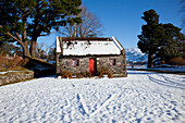 Ein schneebedecktes Dach im Winter; Bonane County Kerry Irland