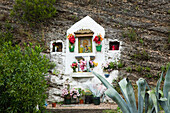 Ein Denkmal am Rande der Straße nach Vejer De La Frontera; Andalusien Spanien