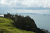 Ruinen von Dunluce Castle, Nordirland, Vereinigtes Königreich