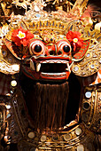 Indonesien, Bali, Tänzerin im Kostüm; Dorf Batubulan, Barong-Tanz
