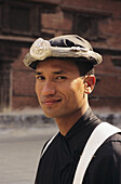 Nepal, Kathmandu, Kopfschuss einer Palastwache in Uniform. Nur für redaktionelle Zwecke.