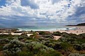 Surfen am Rivermouth Beach in der Nähe von Margaret River und Prevelly; Westaustralien Australien