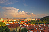 Blick auf die Dächer von Prag vom Burgberg aus; Prag Tschechische Republik