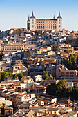 Blick über die Stadt zum Alcazar; Toledo Toledo Provinz Kastilien-La Mancha Spanien