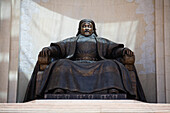 Eine Statue von Dschingis Khan, dem Gründer des Mongolenreichs; Ulaanbatar, Mongolei
