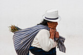 Indische Frau, Cuenca, Azuay, Ecuador