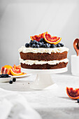 Naked Cake mit Blaubeeren und Blutorangen