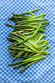 Green asparagus, peeled on checked cloth